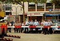 2 Denkmalkletterer hielten Feuerwehr und Polizei in Trapp Koeln Heumarkt P096